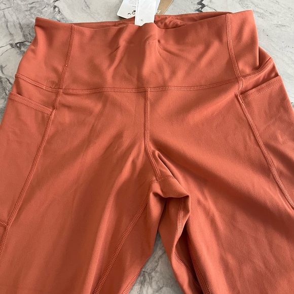 NEW! Patagonia Women’s 7/8 Stash Tights! Perfect for Fall and Halloween! - Picture 3 of 9